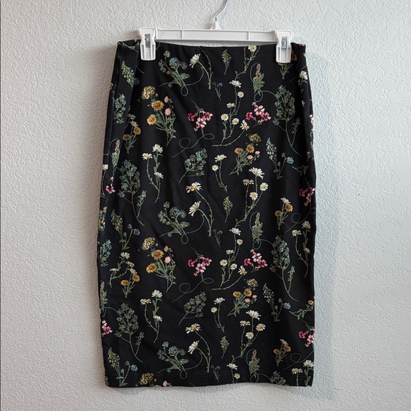Sanctuary Black Floral Pencil Skirt - Picture 2 of 11